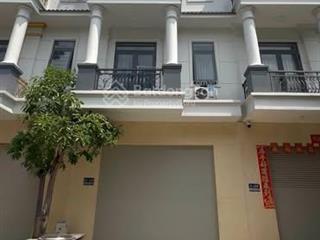Chủ ngộp ngân hàng cần bán gấp căn nhà 1 trệt 2 lầu sổ hoàn công ,rẻ hơn các căn khác 300tr