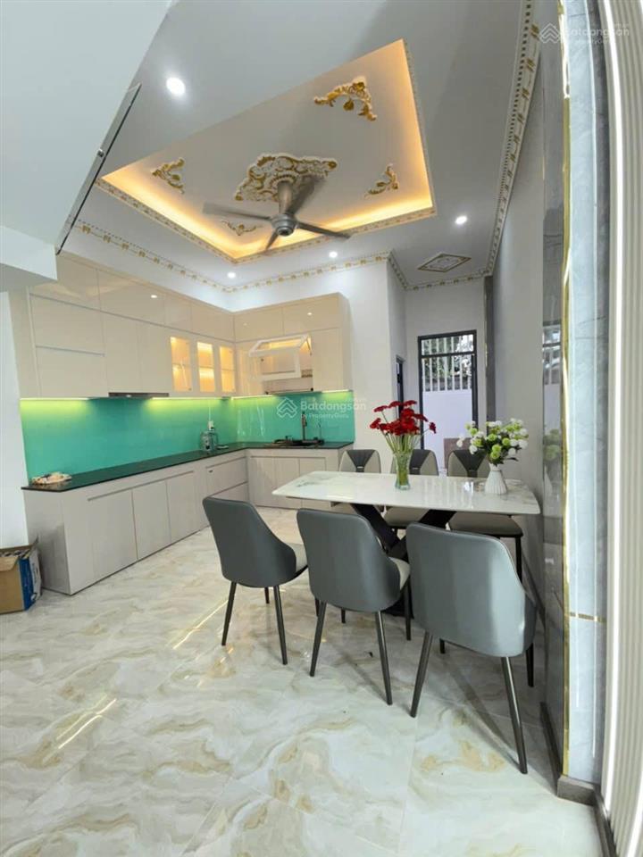 Chủ ngộp ngân hàng cần bán gấp căn nhà 1 trệt 2 lầu sổ hoàn công ,rẻ hơn các căn khác 300tr