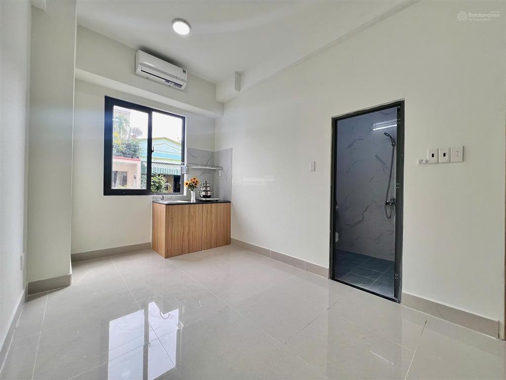 Phòng đẹp mới xây cửa sổ lớn bùi đình túy gần chợ bà chiểu