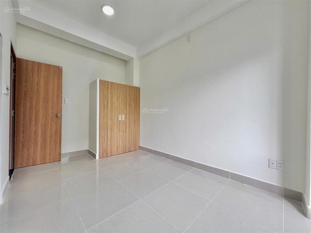 Phòng đẹp mới xây cửa sổ lớn bùi đình túy gần chợ bà chiểu