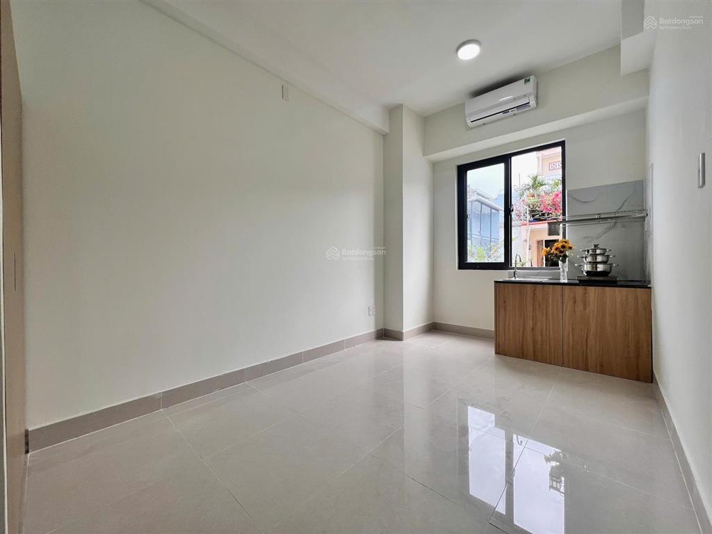 Phòng đẹp mới xây cửa sổ lớn bùi đình túy gần chợ bà chiểu