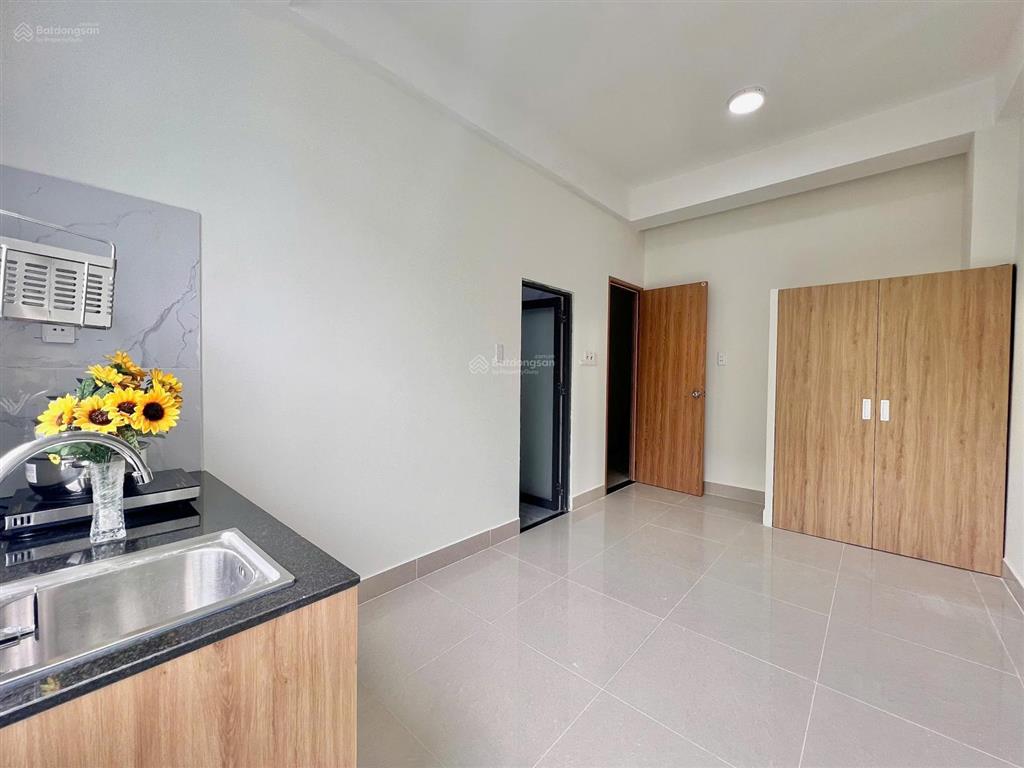 Phòng đẹp mới xây cửa sổ lớn bùi đình túy gần chợ bà chiểu