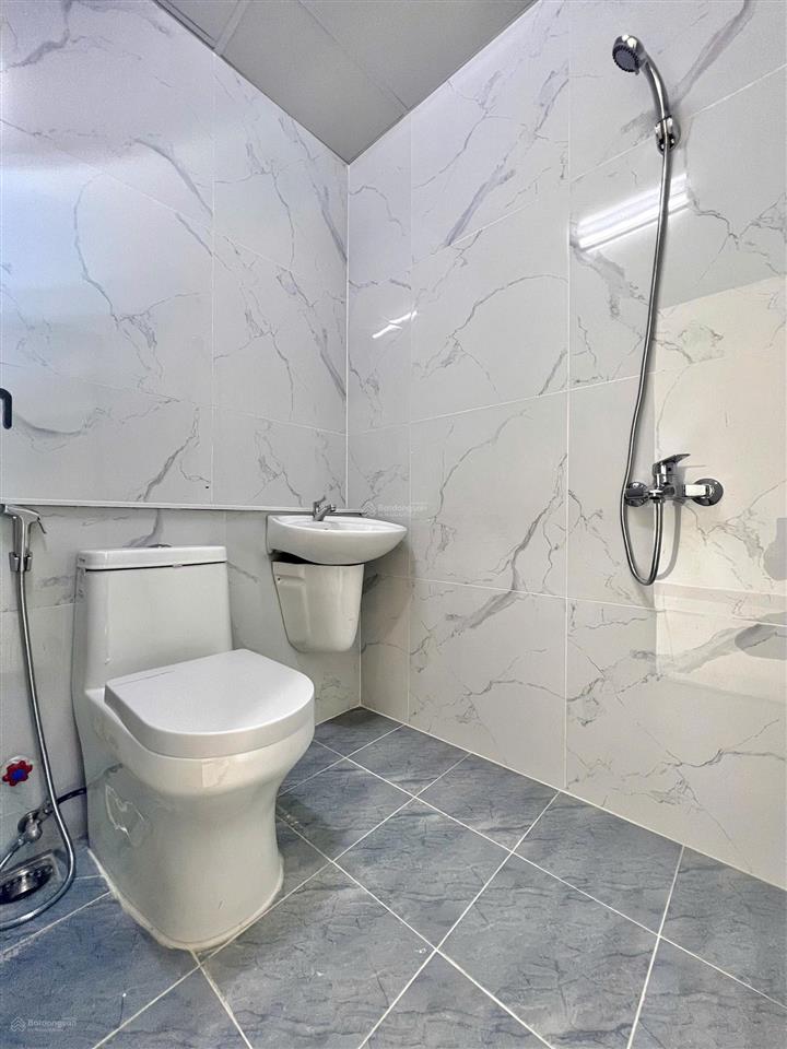 Phòng đẹp mới xây cửa sổ lớn bùi đình túy gần chợ bà chiểu