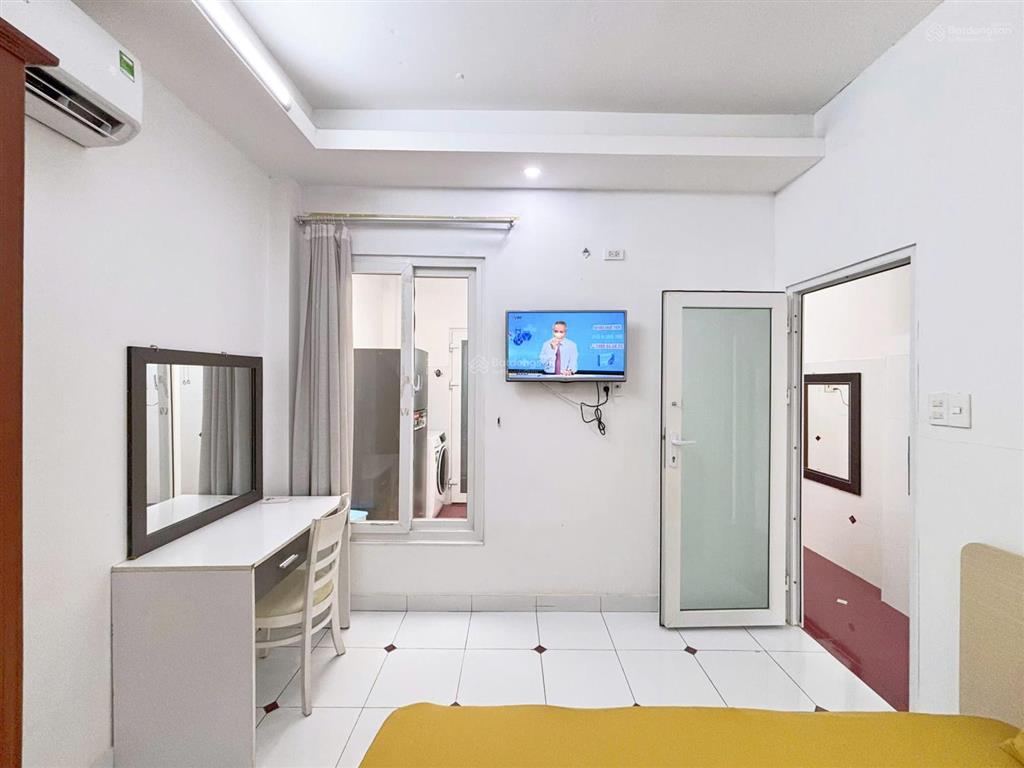 Căn hộ 2 pn ban công  thang máy gần công viên hoàng văn thụ