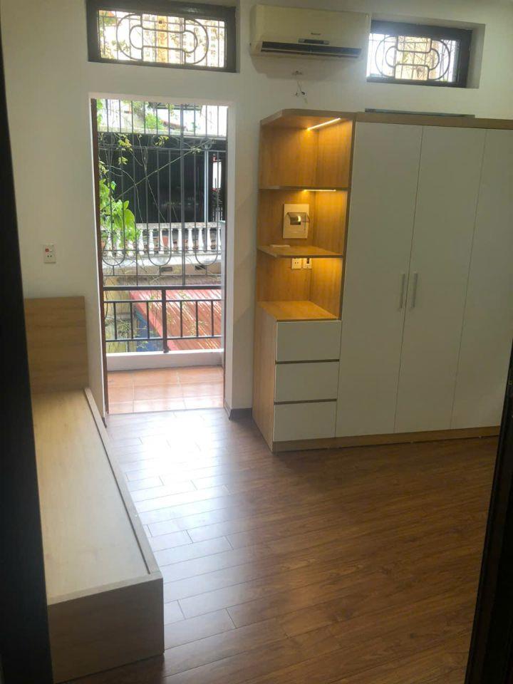 Cho thuê nhà 4 tầng ,lô góc, 33m2, cách mặt phố Quan Nhân 40m , 0915112200