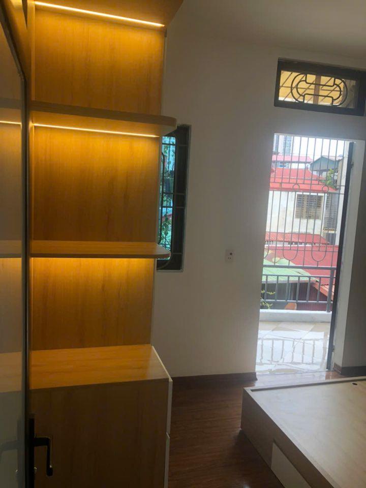 Cho thuê nhà 4 tầng ,lô góc, 33m2, cách mặt phố Quan Nhân 40m , 0915112200