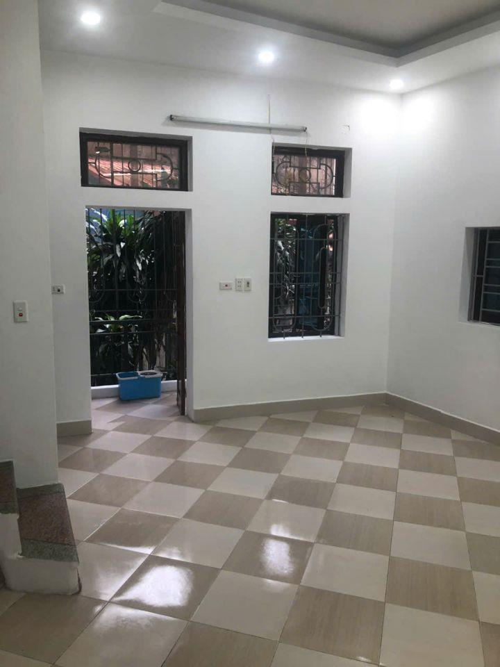 Cho thuê nhà 4 tầng ,lô góc, 33m2, cách mặt phố Quan Nhân 40m , 0915112200