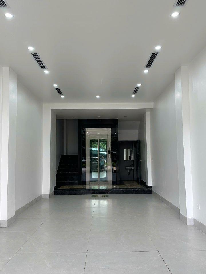 Cho thuê nhà mặt phố 7 tầng,có thang máy mặt đường Lê Quang Đạo kéo dài,Q Hà Đông, 0987757075