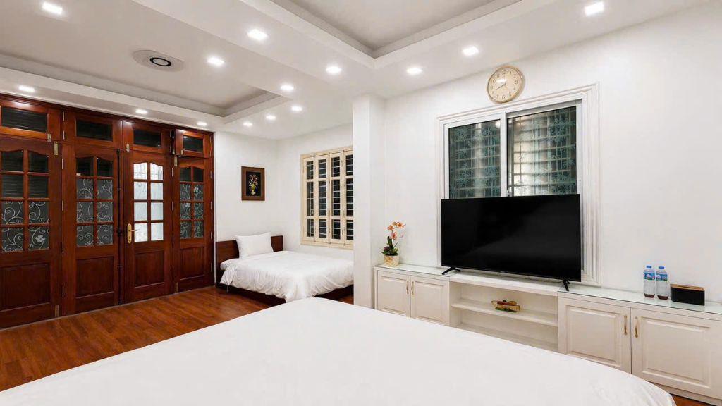 Cho thuê nhà nguyên căn 3 tầng, FULL nội thất tại ngõ 175 Lạc Long Quân, Tây Hồ, 0344828068