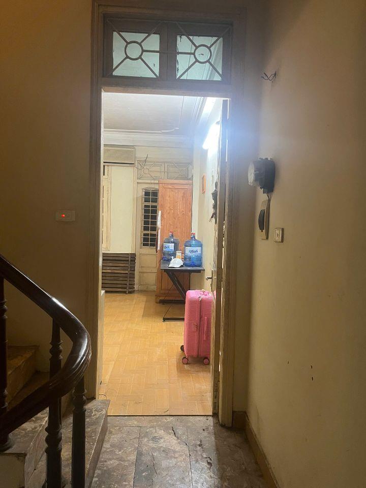 Cho thuê nhà nguyên căn 5 tầng,4 ngủ,3 WC ngõ Linh Quang, Phường Văn Chương, Đống Đa, 0912966760