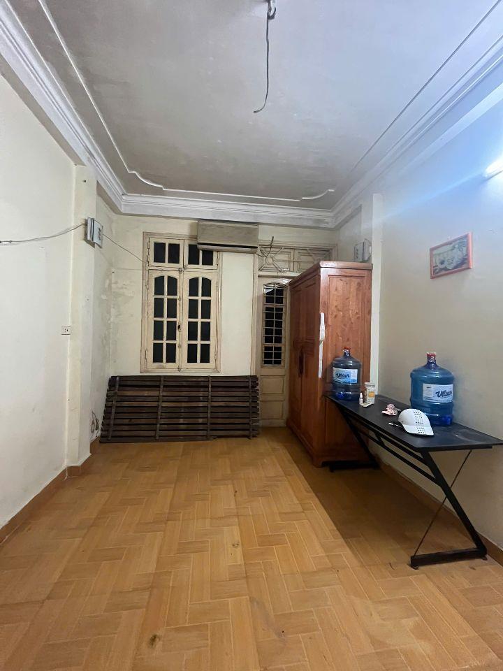 Cho thuê nhà nguyên căn 5 tầng,4 ngủ,3 WC ngõ Linh Quang, Phường Văn Chương, Đống Đa, 0912966760