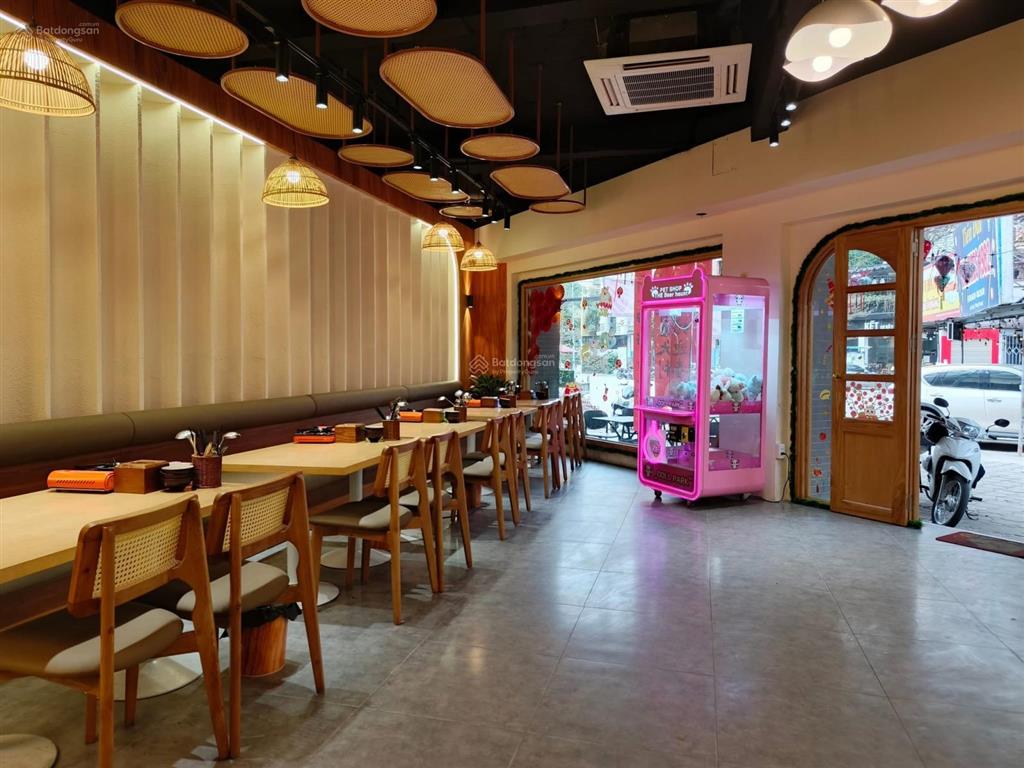 Cho thuê nhà mặt phố quan nhân, thanh xuân vị trí đoạn đầu phố diện tích 65m2x3 tầng mặt tiền 6m