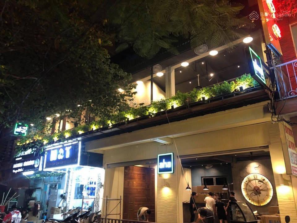 Cho thuê gấp nhà mặt phố trần huy liệu, đống đa diện tích sử dụng 250m2 2 tầng mặt tiền 7m