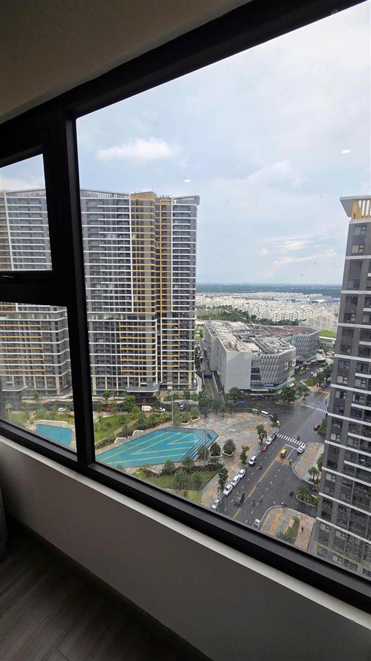 Cho thuê 2pn đầy đủ nội thất, dọn vào ở ngay, khu bs7  tầng 22. giá thuê 10 triệu