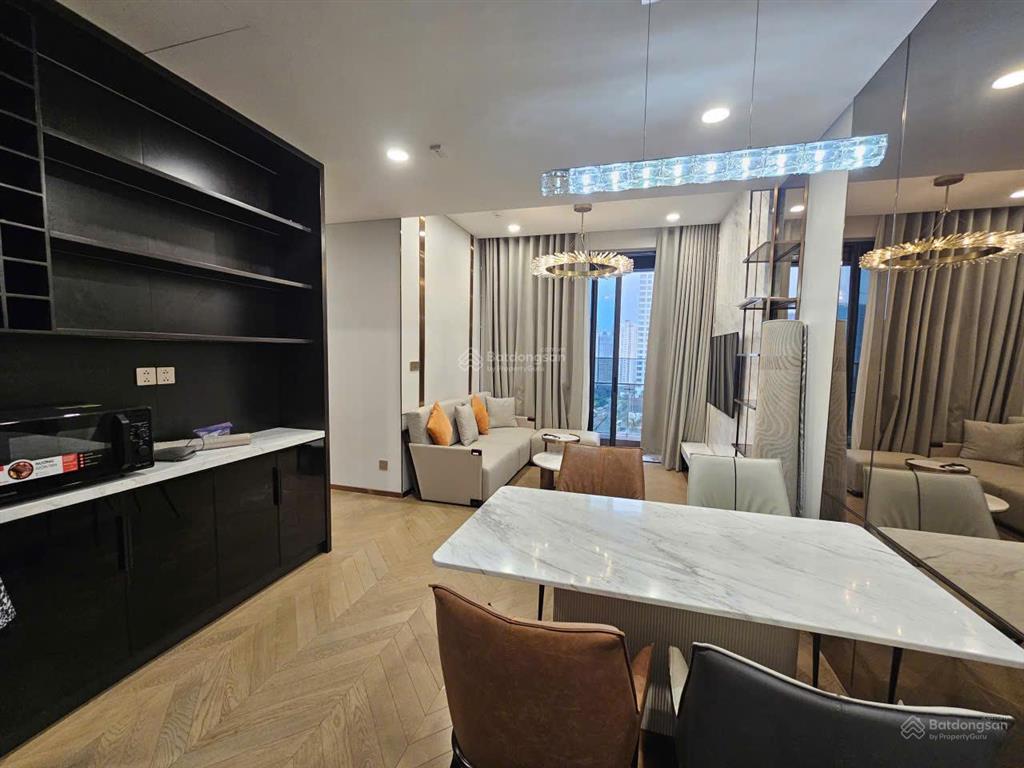 Cho thuê căn hộ 2pn, đầy đủ nội thất, giá thuê 37 triệu bao thuế, dọn vào ở ngay. nhà trống sẵn