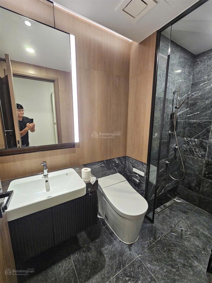 Cho thuê căn hộ 2pn, đầy đủ nội thất, giá thuê 37 triệu bao thuế, dọn vào ở ngay. nhà trống sẵn