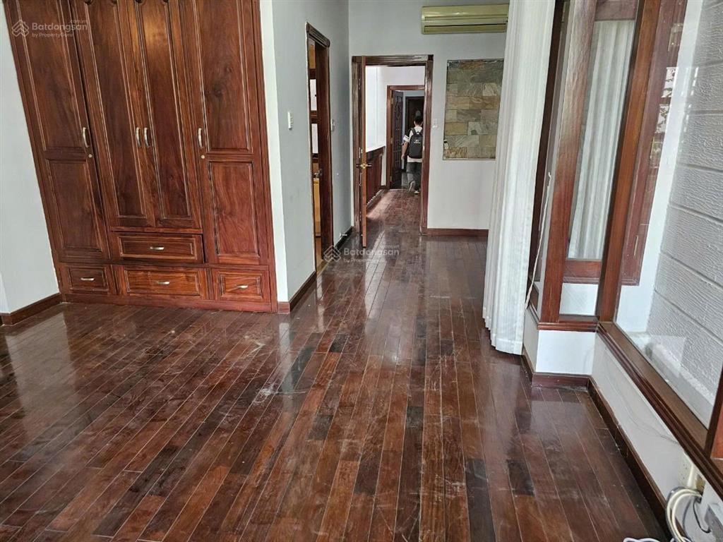 Sang hđt biệt thự nguyễn văn hưởng,quận 2. giá thuê 42 triệu/tháng. giá sang trao đổi trực tiếp