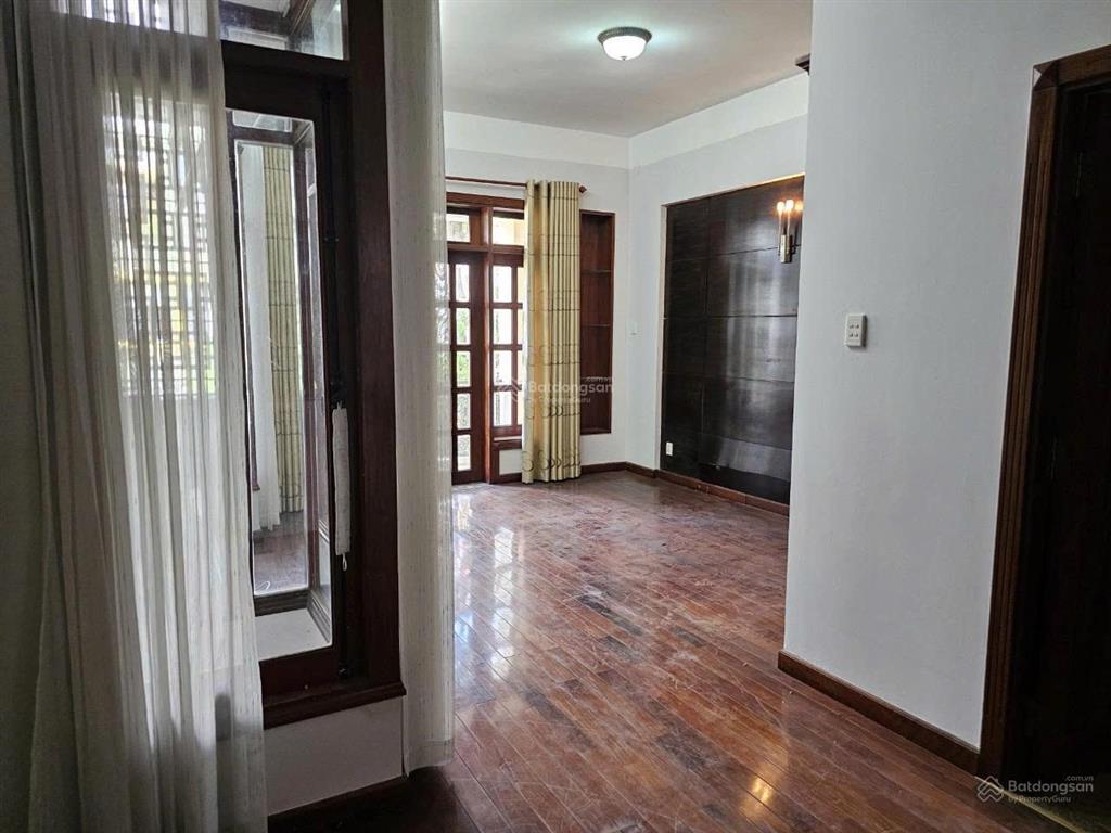 Sang hđt biệt thự nguyễn văn hưởng,quận 2. giá thuê 42 triệu/tháng. giá sang trao đổi trực tiếp