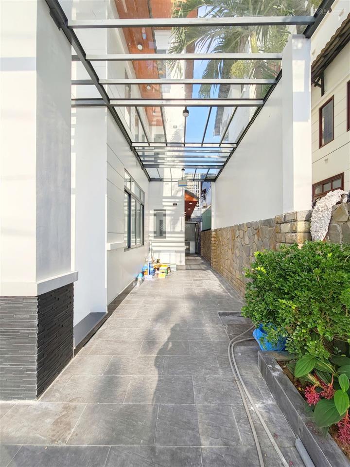 Biệt thự view biển gần bến tàu phú quốc  rạch giá