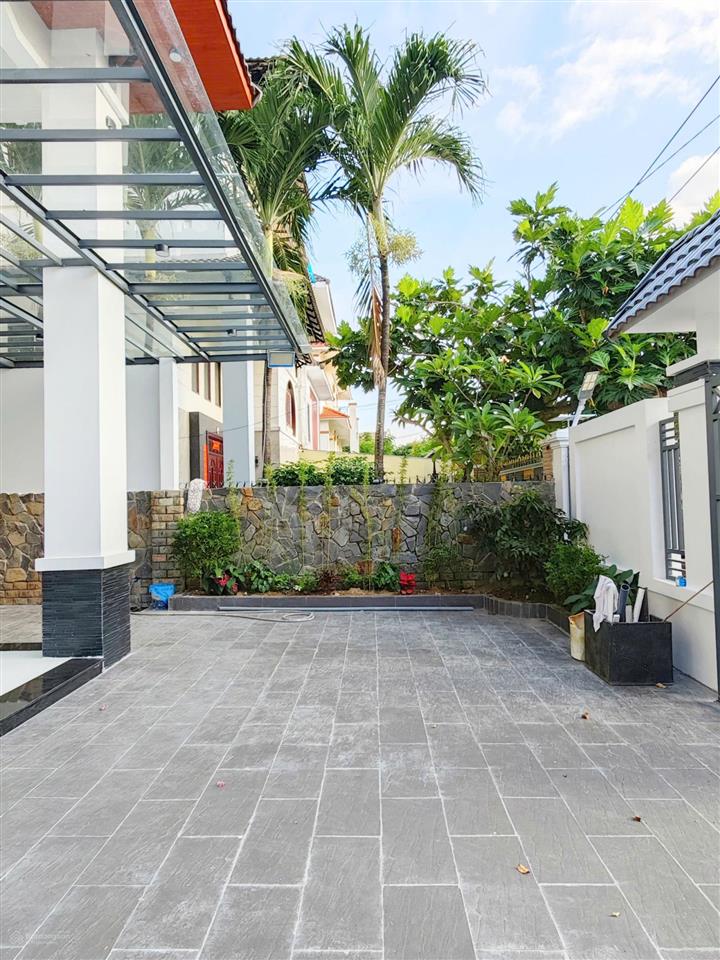 Biệt thự view biển gần bến tàu phú quốc  rạch giá