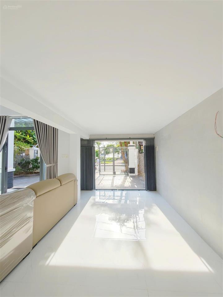 Biệt thự view biển gần bến tàu phú quốc  rạch giá