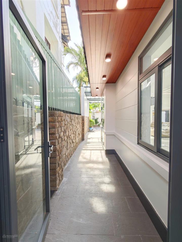 Biệt thự view biển gần bến tàu phú quốc  rạch giá