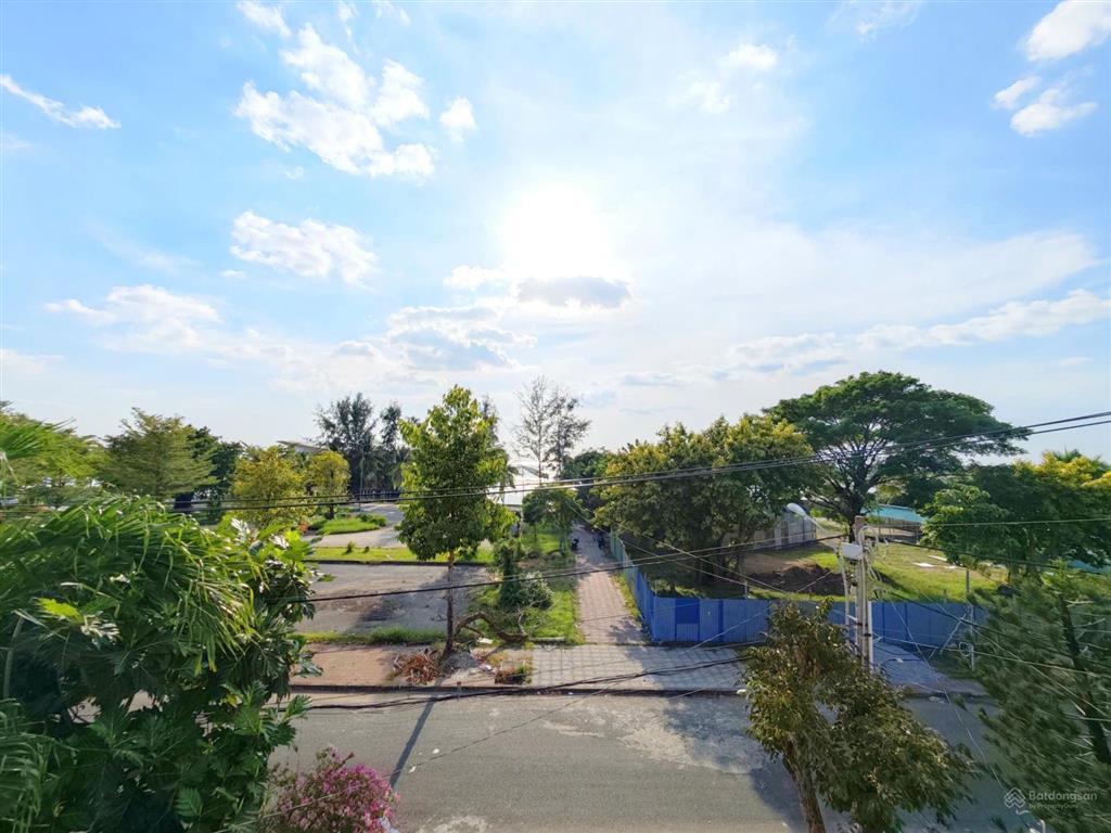 Biệt thự view biển gần bến tàu phú quốc  rạch giá