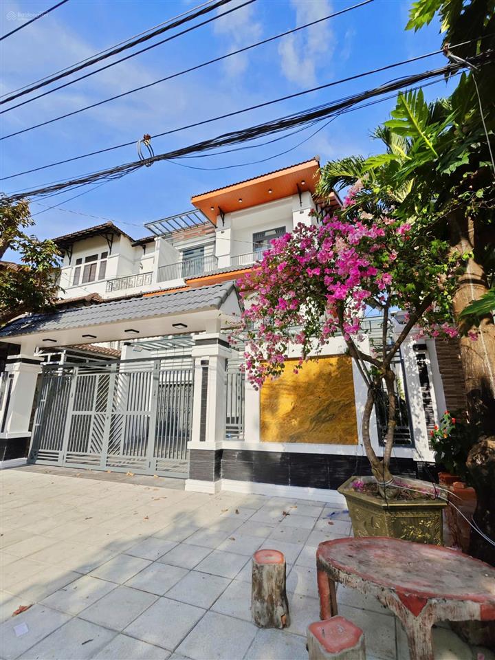 Biệt thự view biển gần bến tàu phú quốc  rạch giá