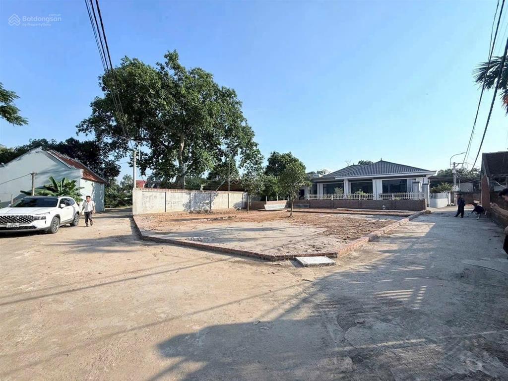 Chủ thực sự cần tiền trả nợ ngân hàng lắm rồi
lô góc 137,3m sát ubnd xã cổ đông, hà nội
đg thông, g