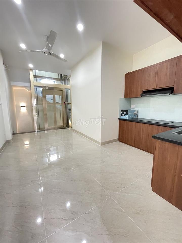 Cho thuê nhà mặt tiền Đường số 9 Linh Tây 270m2 xd - 5 tầng thang máy