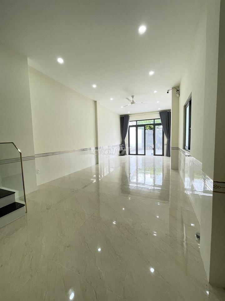 Cho thuê nhà mặt tiền Đường số 9 Linh Tây 270m2 xd - 5 tầng thang máy