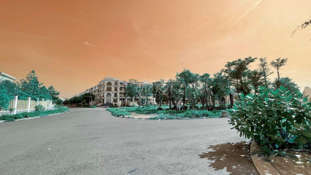 Bán đất nền KĐT Vạn Phúc City, 84m2 ngang 5m, 2 mặt tiền 16m, 8 tỷ