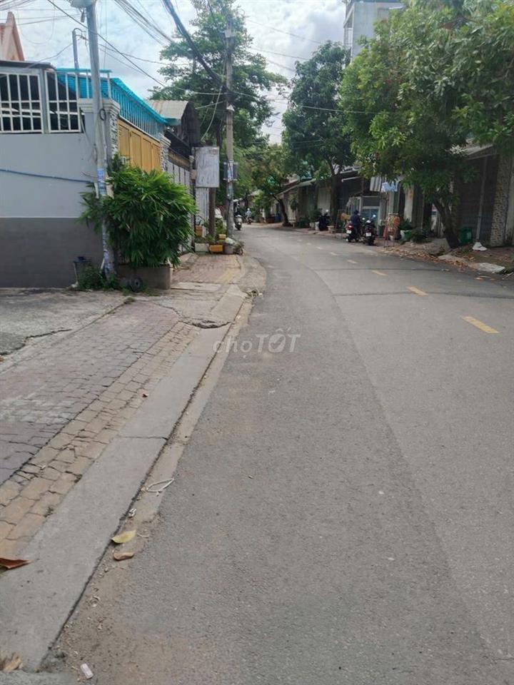 Cho thuê nhà 2 tầng 140m2 - mặt tiền đường sát Đỗ Xuân Hợp - 25tr/th