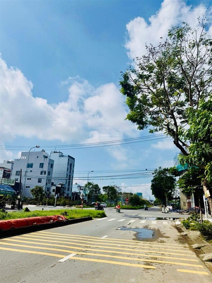 Bán cặp trần sâm 600m2 ngang 20m  đường 7,5m  hướng đông , ngay dự án phương trang  giá 83tr/m2