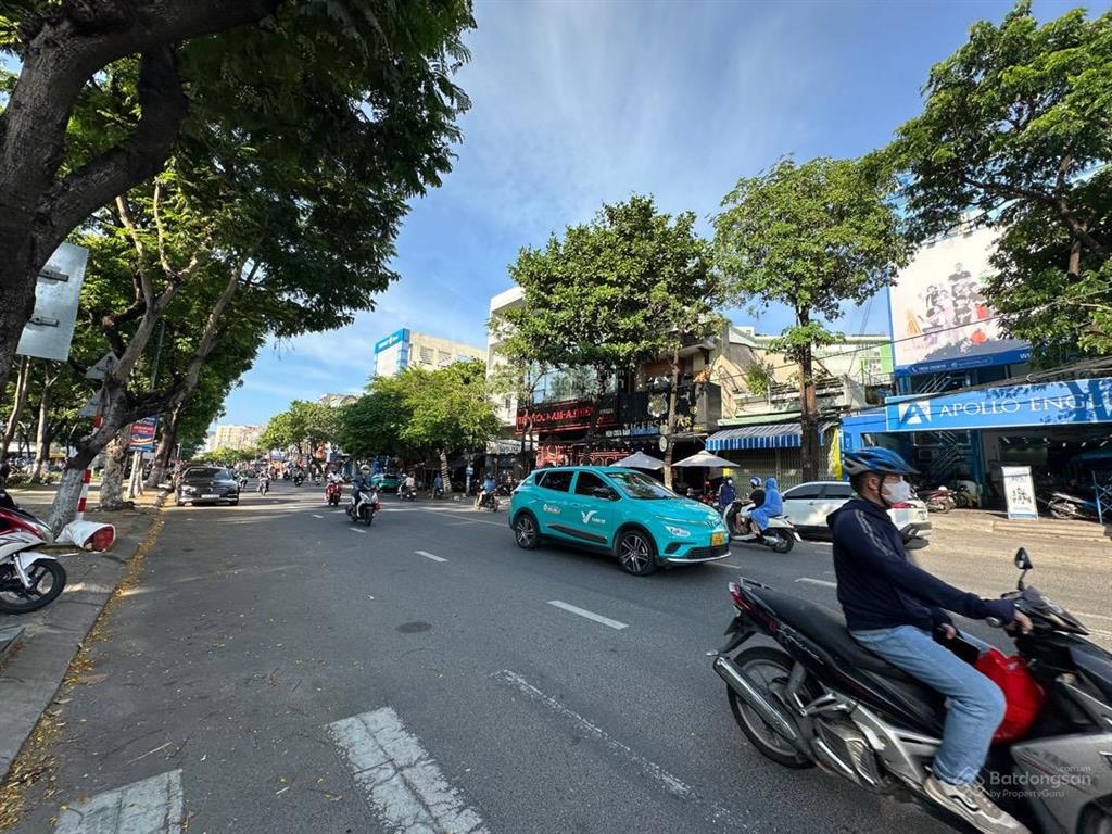 Bán cặp trần sâm 600m2 ngang 20m  đường 7,5m  hướng đông , ngay dự án phương trang  giá 83tr/m2