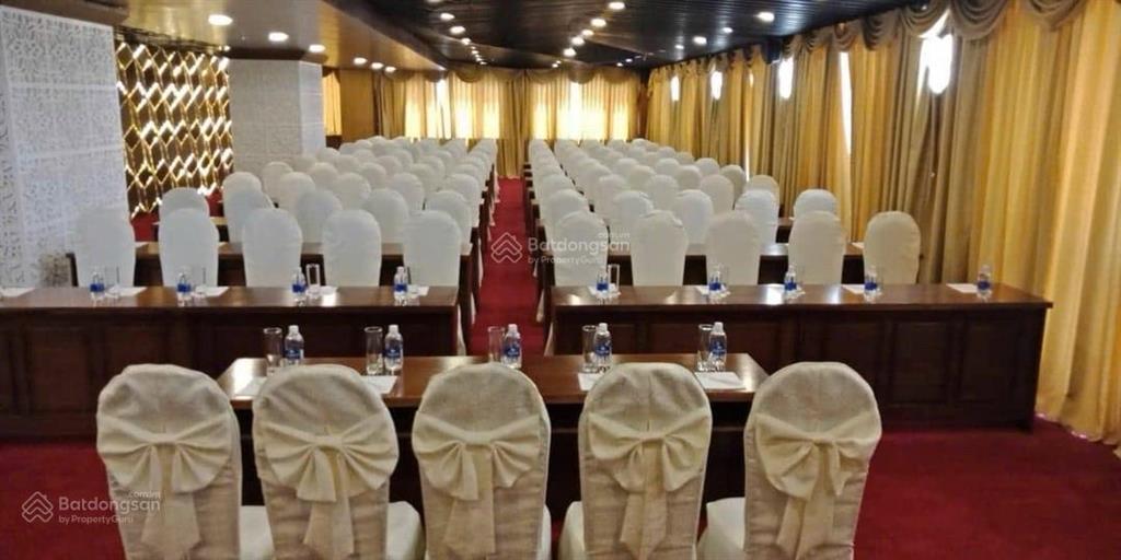 Chính chủ ! bán khách sạn 4* 12 tầng  84 phòng  full nội thất, view công viên hồ nghinh