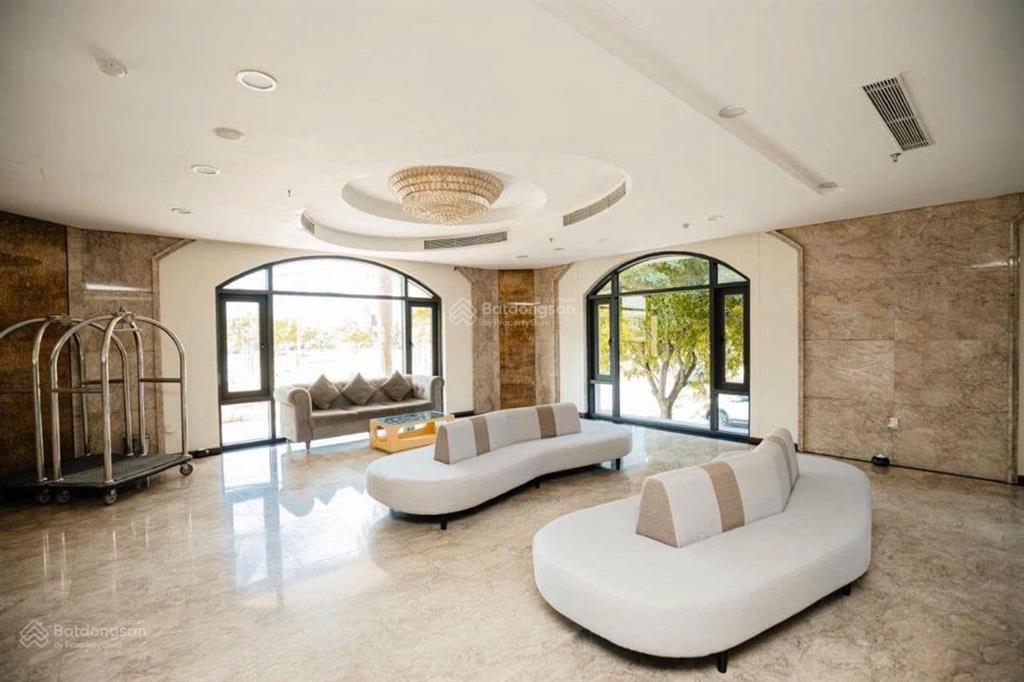 Chính chủ ! bán khách sạn 4* 12 tầng  84 phòng  full nội thất, view công viên hồ nghinh