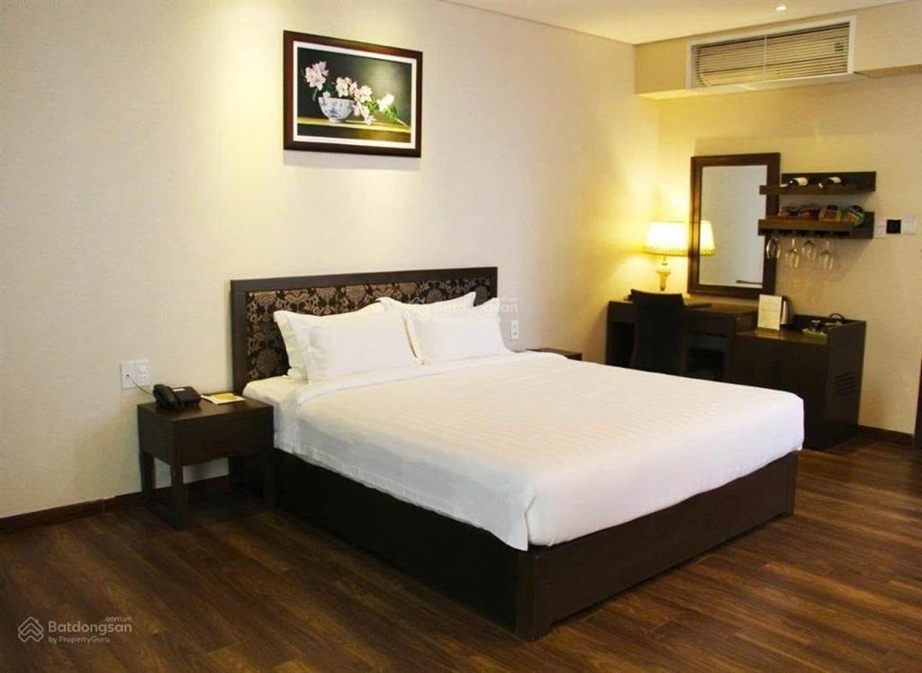 Chính chủ ! bán khách sạn 4* 12 tầng  84 phòng  full nội thất, view công viên hồ nghinh