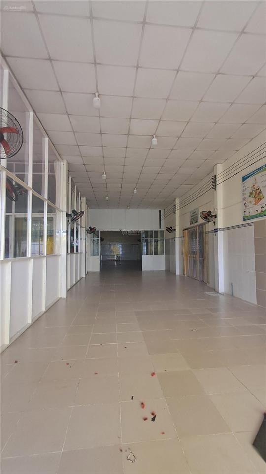 Cho thuê mặt tiền lê văn lương mới sửa chữa.