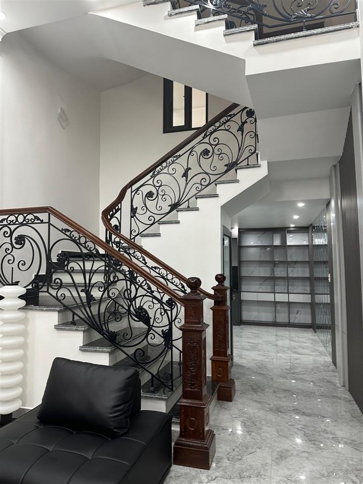 Nhà đẹp Trần Nguyên Hãn full nội thất - Ô tô tránh nhau - Khu VIP trung tâm