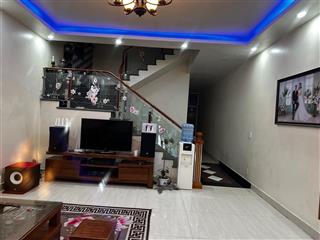 Bán nhà 3 tầng mặt phố Ngô Gia Tự - Vị trí đẹp, kinh doanh sầm uất