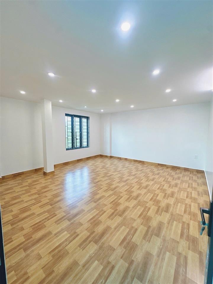 Nhà 4 tầng 1 tum Đồng Thiện - 3 mặt thoáng - Vài bước tới Aeon Mall - Giá chỉ 3,95 tỷ