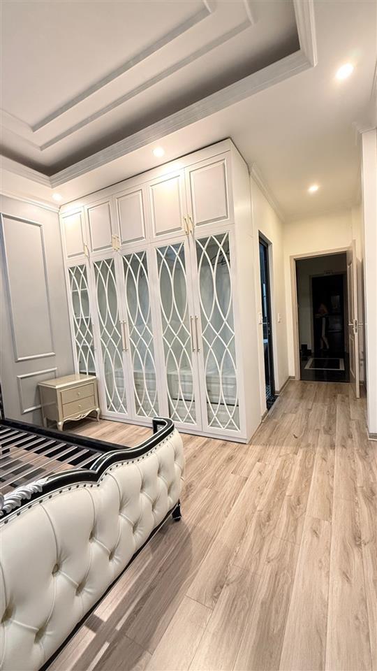Bán nhà mặt phố Cát Cụt - 7 tầng thang máy, mặt phố trung tâm