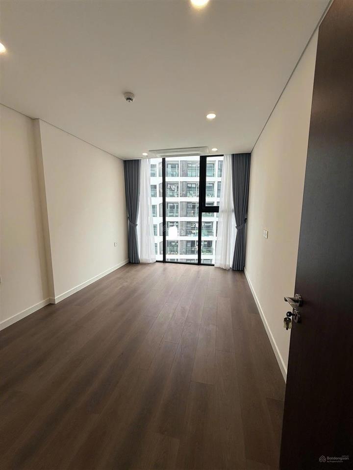 (hàng cực hiếm)cho thuê căn 2pn 80m2 sunshine iconic(bàn giao nguyên bản)giá chỉ 11tr/th 0812 395 ***