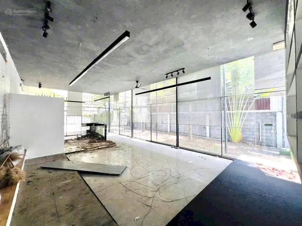 Cho thuê mặt bằng gần 400m2 sẵn đất trống và nhà gần ngay trường bùi thị xuân, nguyễn ái quốc