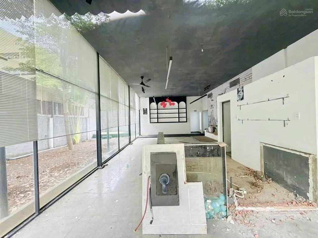 Cho thuê mặt bằng gần 400m2 sẵn đất trống và nhà gần ngay trường bùi thị xuân, nguyễn ái quốc