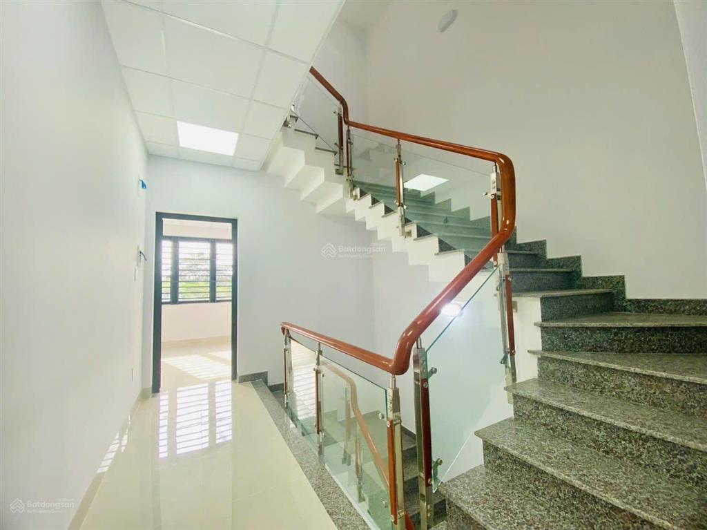 Cho thuê nhà đẹp 1 trệt 3 lầu mới hoàn thiện kdc quang vinh, trung tâm biên hòa