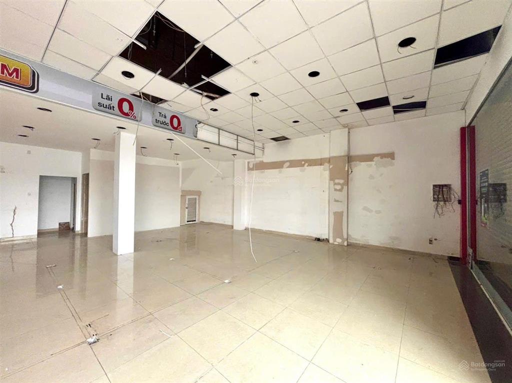 Cho thuê mặt bằng ngang 12m trung tâm biên hoà, ngay vòng xoay, dân cư đông đúc