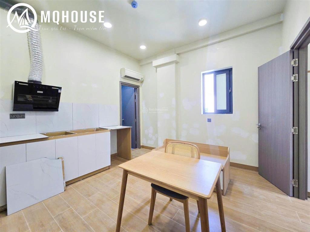 Siêu phẩm 2 phòng ngủ đầy đủ nội thất cửa sổ thoáng trần hưng đạo quận 5 gần cầu nguyễn văn cừ