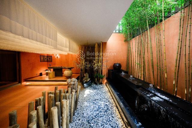 Bán dinh thự rẻ quạt có vườn to